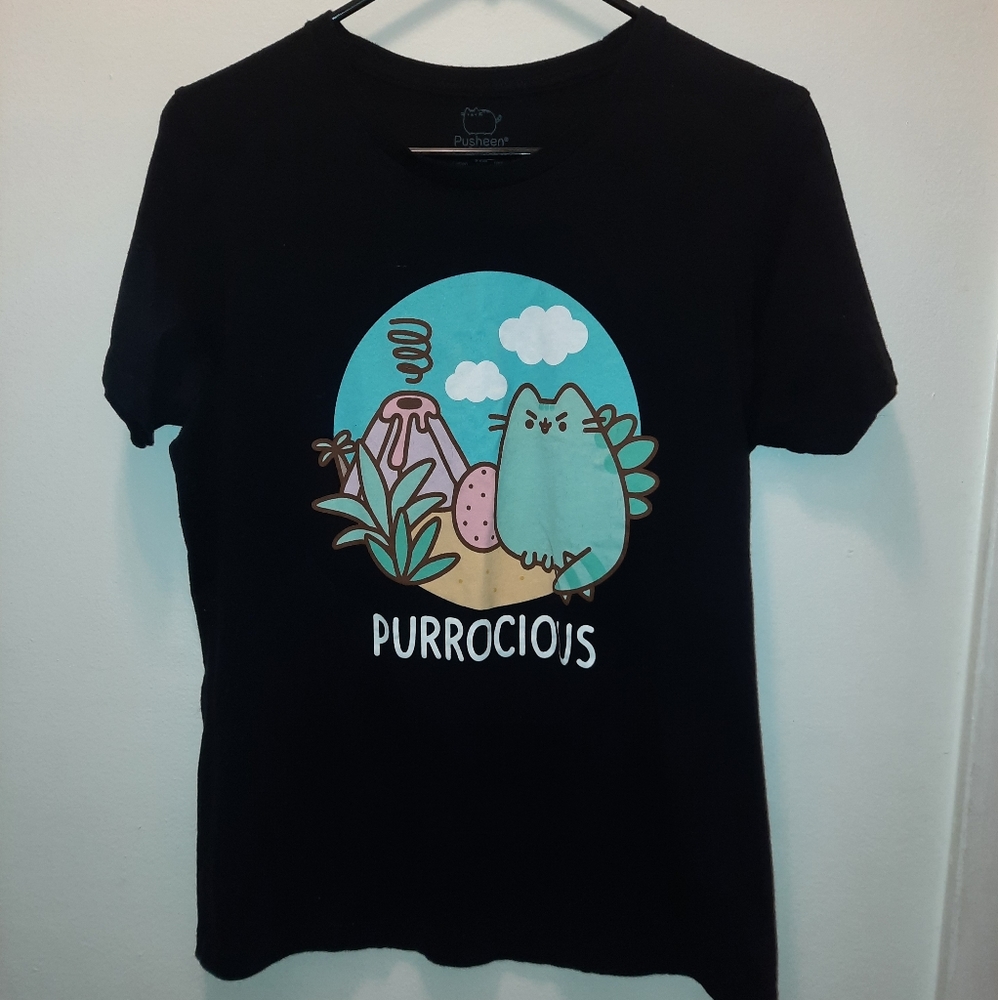 Pusheen t shirt